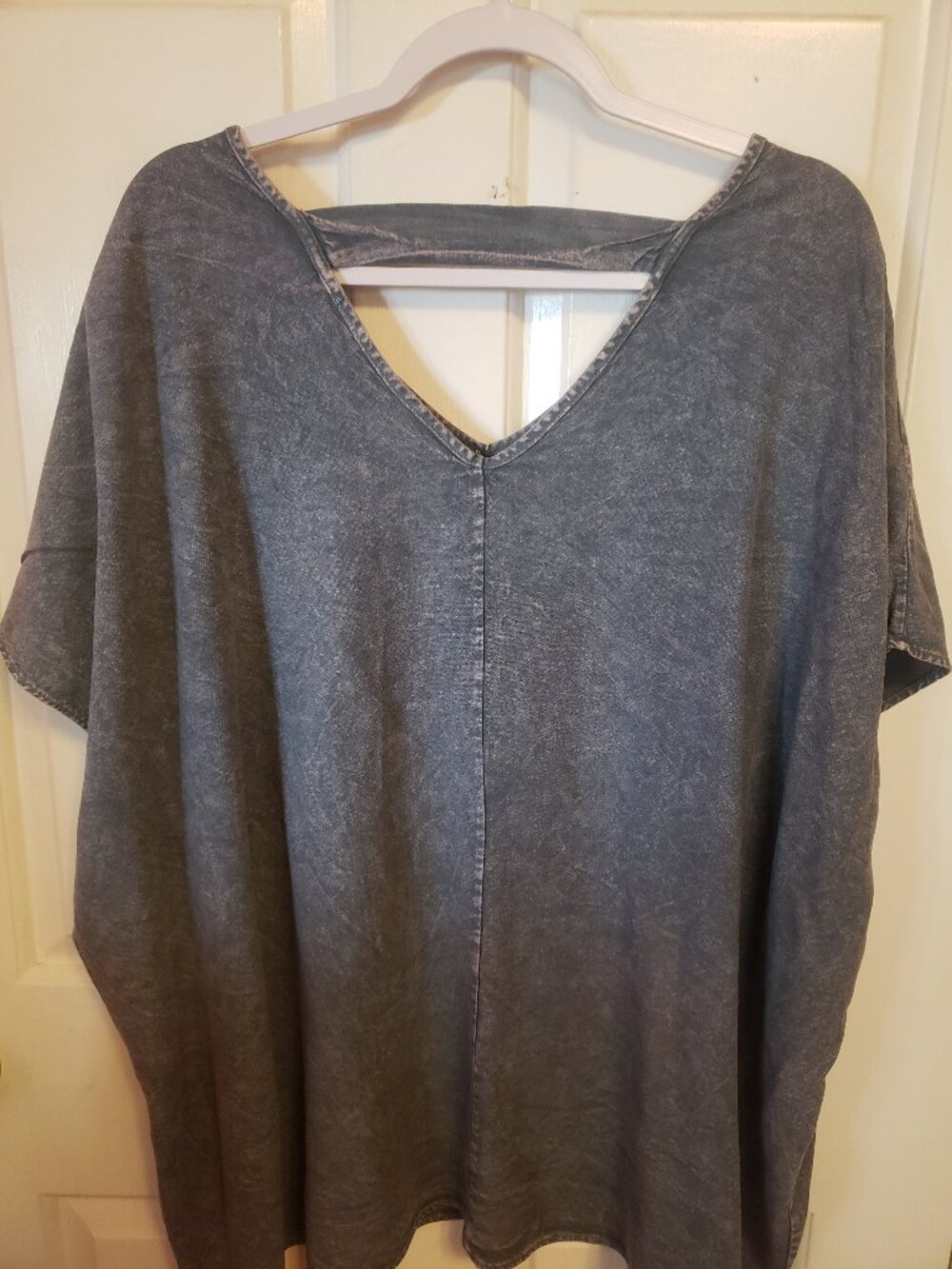 Like Love 1x Sleeveless VNECK Top